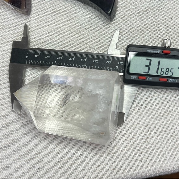 Clear quartz tower (3” tall) - Picture 16 of 17